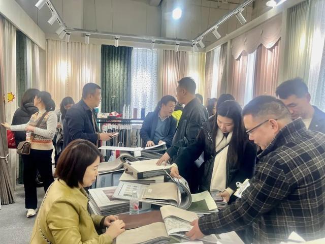口北窗帘企业惊艳亮相2025海宁家博会尊龙凯时app网站科技与时尚交汇 汉(图4)